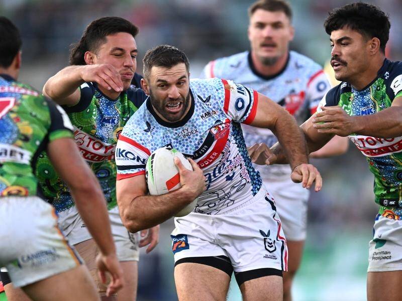 The State of Origin dumping of James Tedesco (centre) is great news for the Roosters. (Lukas Coch/AAP PHOTOS)