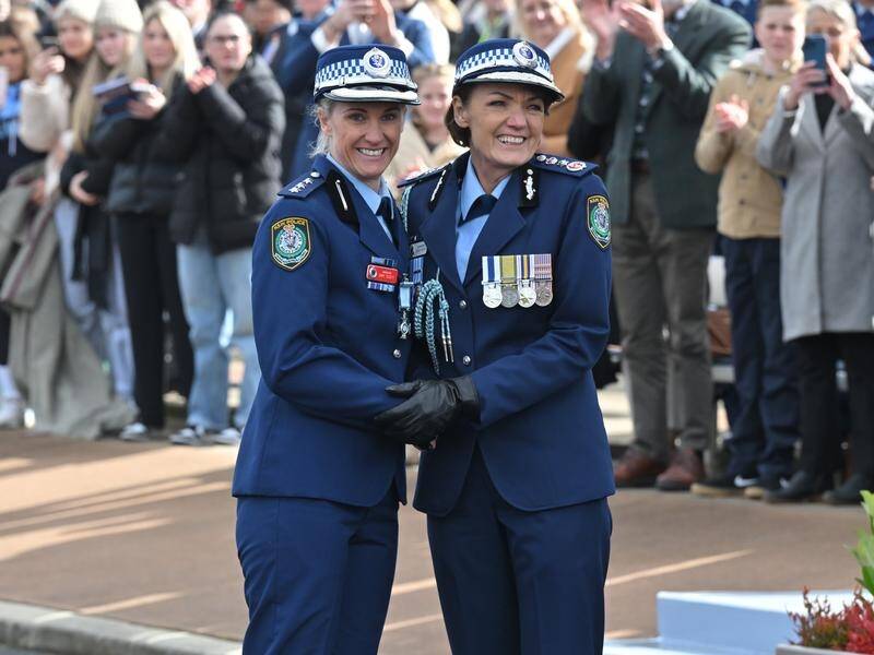Inspector Amy Scott (left) has received a valour award from NSW Police Commissioner Karen Webb. (Mick Tsikas/AAP PHOTOS)