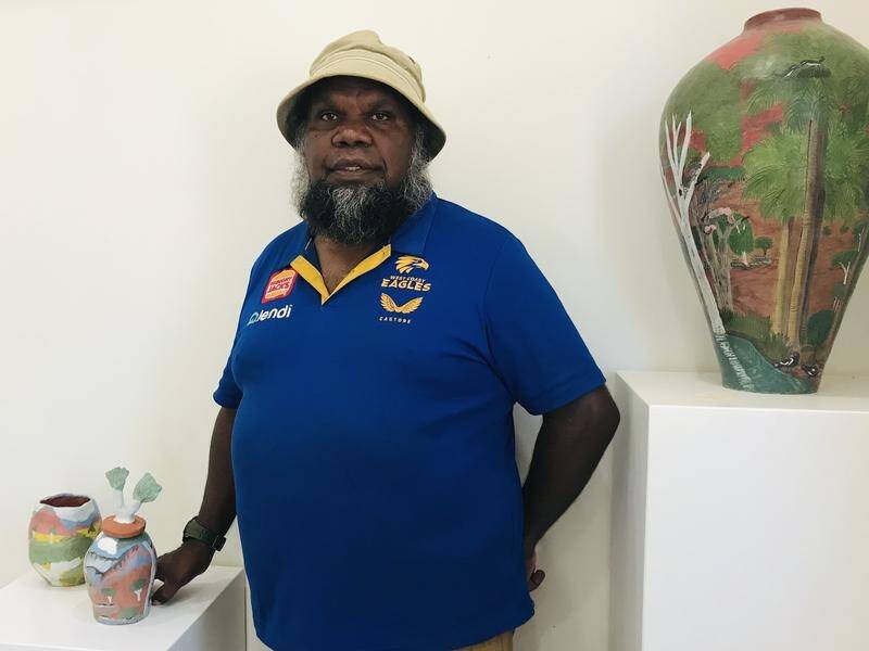 Rex Pareroultja hopes to follow the footsteps of his grandfather who painted with Albert Namatjira. (Liz Hobday/AAP PHOTOS)